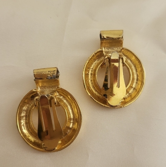 Vtg 1964 Goldtone Rhinestone Detail Door Knocker Clip On Earrings - Picture 4 of 5